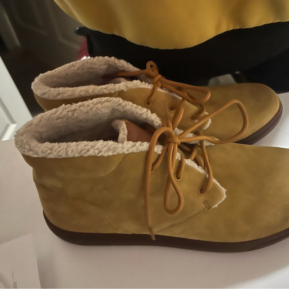 Brand new, never been worn. Timberland fuzzy boots